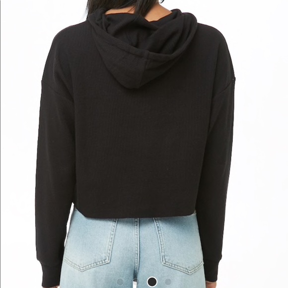 Black waffle-knit hooded crop top - Picture 4 of 4